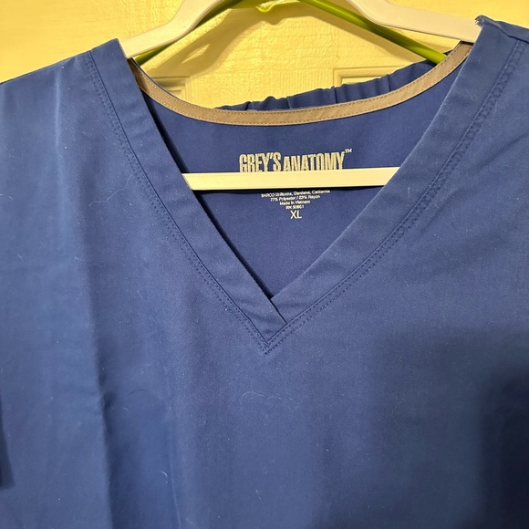 2 Grey’s Anatomy scrub sets “galaxy blue” - Picture 5 of 5